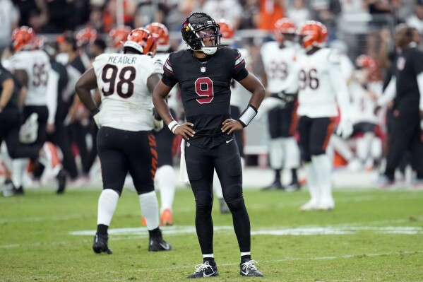 Cardinals all black uniforms top